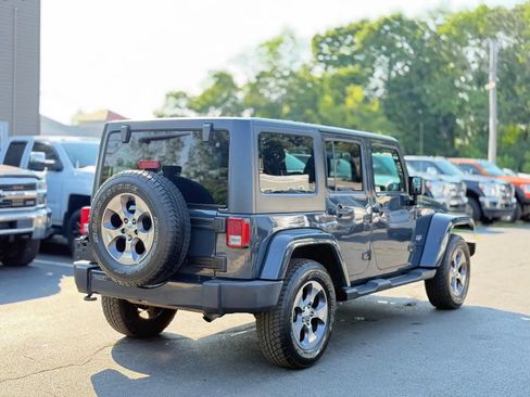 Used 2016 Jeep Wrangler Unlimited Sahara w/ Dual Top Group AWD/4WD image 7
