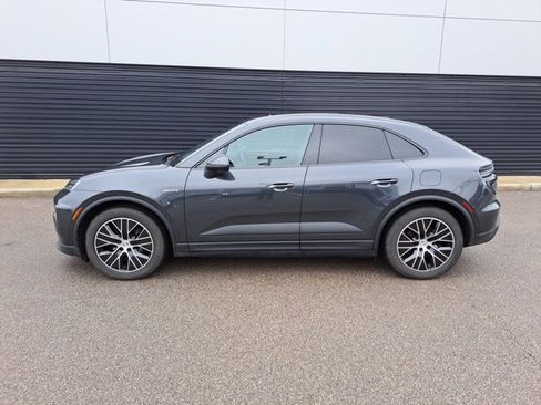 Used 2025 Porsche Macan 4 Electric AWD/4WD image 2