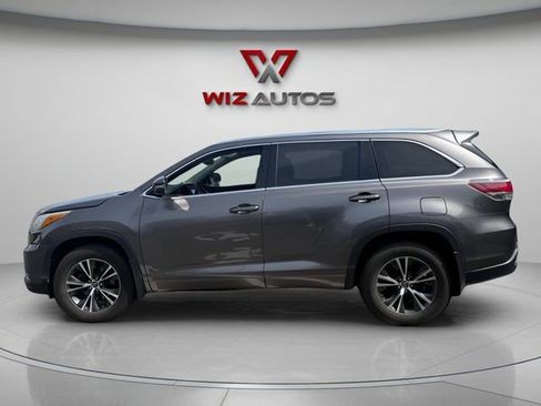 Used 2016 Toyota Highlander XLE AWD/4WD image 2