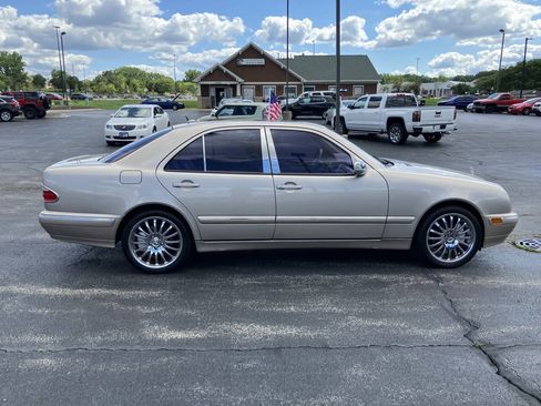 Used 2000 Mercedes-Benz E 320 Sedan image 2