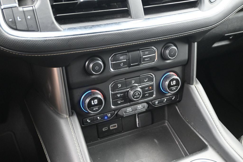 Used 2023 Chevrolet Suburban Premier AWD/4WD image 19
