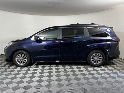 Certified 2025 Toyota Sienna XLE AWD/4WD image 8