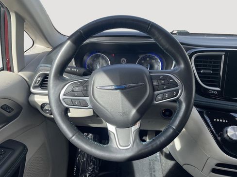 Used 2021 Chrysler Pacifica Touring-L w/ Premium & Safety Sphere Group AWD/4WD image 22