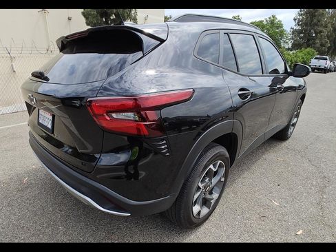 Used 2025 Chevrolet Trax LT w/ Driver Confidence Package FWD image 21