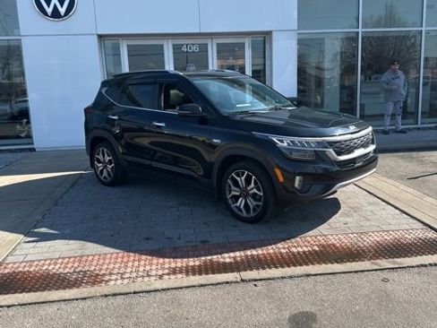 Used 2021 Kia Seltos SX w/ SX Sunroof Package image 2