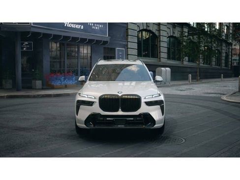 Used 2026 BMW X7 xDrive40i w/ M Sport Package image 3
