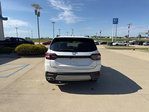 Used 2024 Honda Pilot Touring image 6