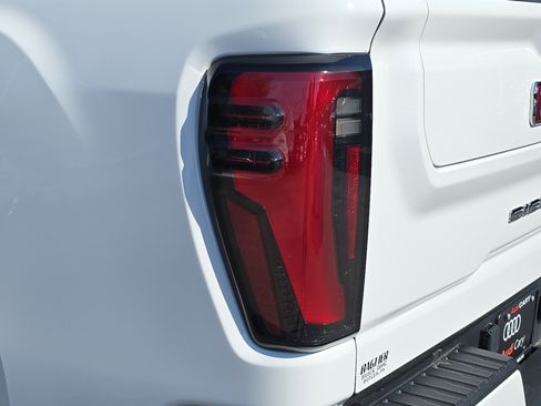 Used 2024 GMC Sierra 2500 AT4 w/ AT4 Premium Plus Package AWD/4WD image 34