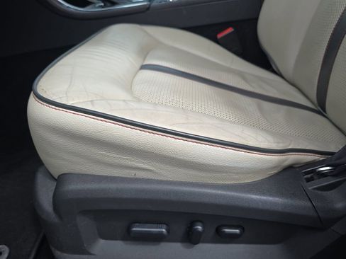 Used 2014 Lincoln MKX AWD w/ Equipment Group 102A image 32