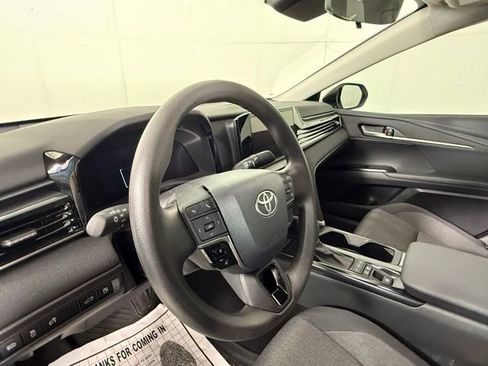 Used 2025 Toyota Camry LE image 4
