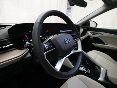 Used 2025 Audi Q5 Premium w/ Convenience Package image 8