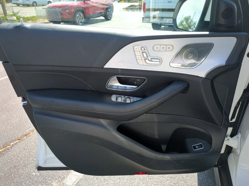 Used 2025 Mercedes-Benz GLS 450 4MATIC image 14
