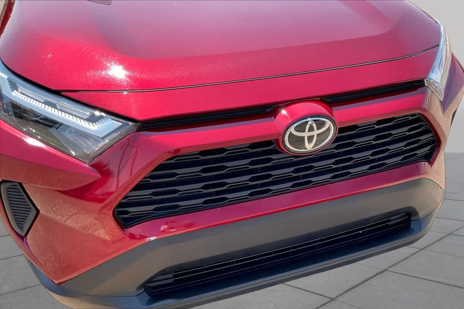 Used 2025 Toyota RAV4 XLE FWD image 29