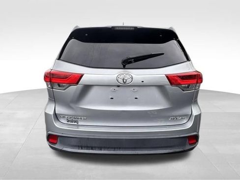 Used 2018 Toyota Highlander XLE AWD/4WD image 6