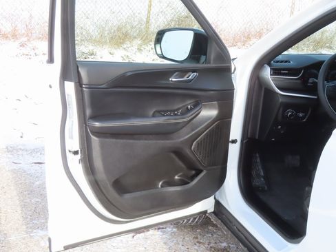 Certified 2025 Jeep Grand Cherokee L Altitude image 19