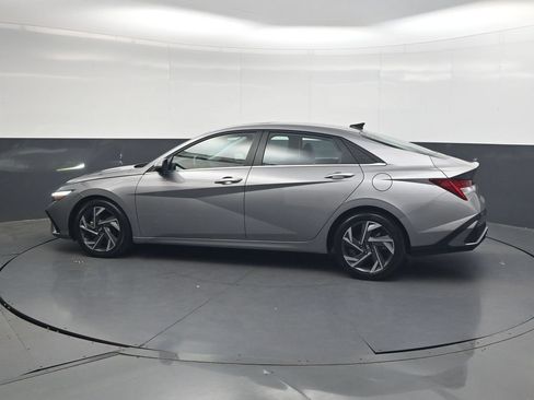 Used 2025 Hyundai Elantra Limited FWD image 7