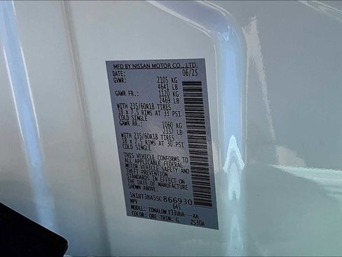 Certified 2025 Nissan Rogue SV FWD image 17