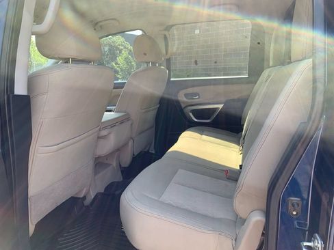Used 2017 Nissan Titan SV AWD/4WD image 16