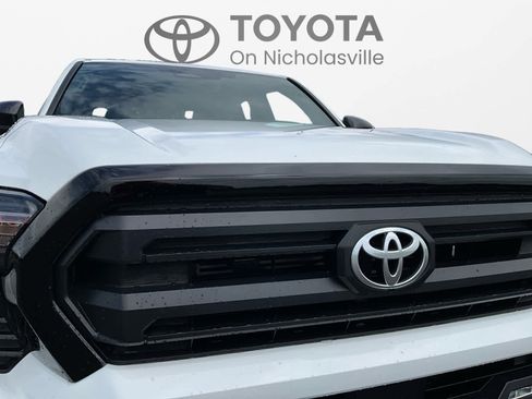 Used 2025 Toyota Tacoma SR5 w/ SR5 Upgrade Package AWD/4WD image 18