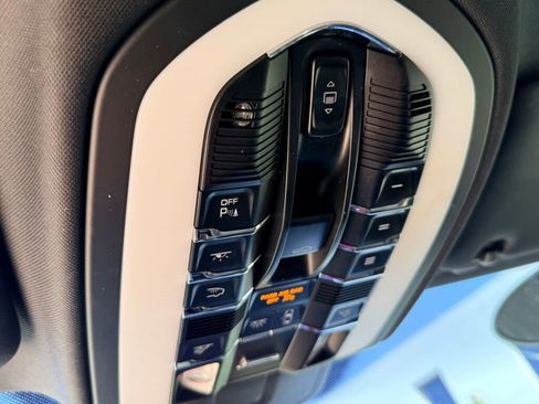 Used 2016 Porsche Cayenne S image 26