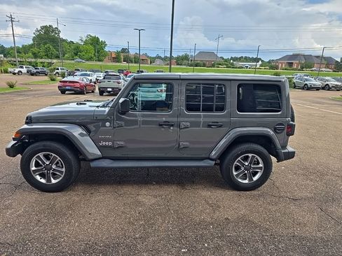 Used 2021 Jeep Wrangler Unlimited Sahara AWD/4WD image 7