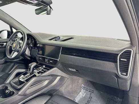 Used 2022 Porsche Cayenne image 31