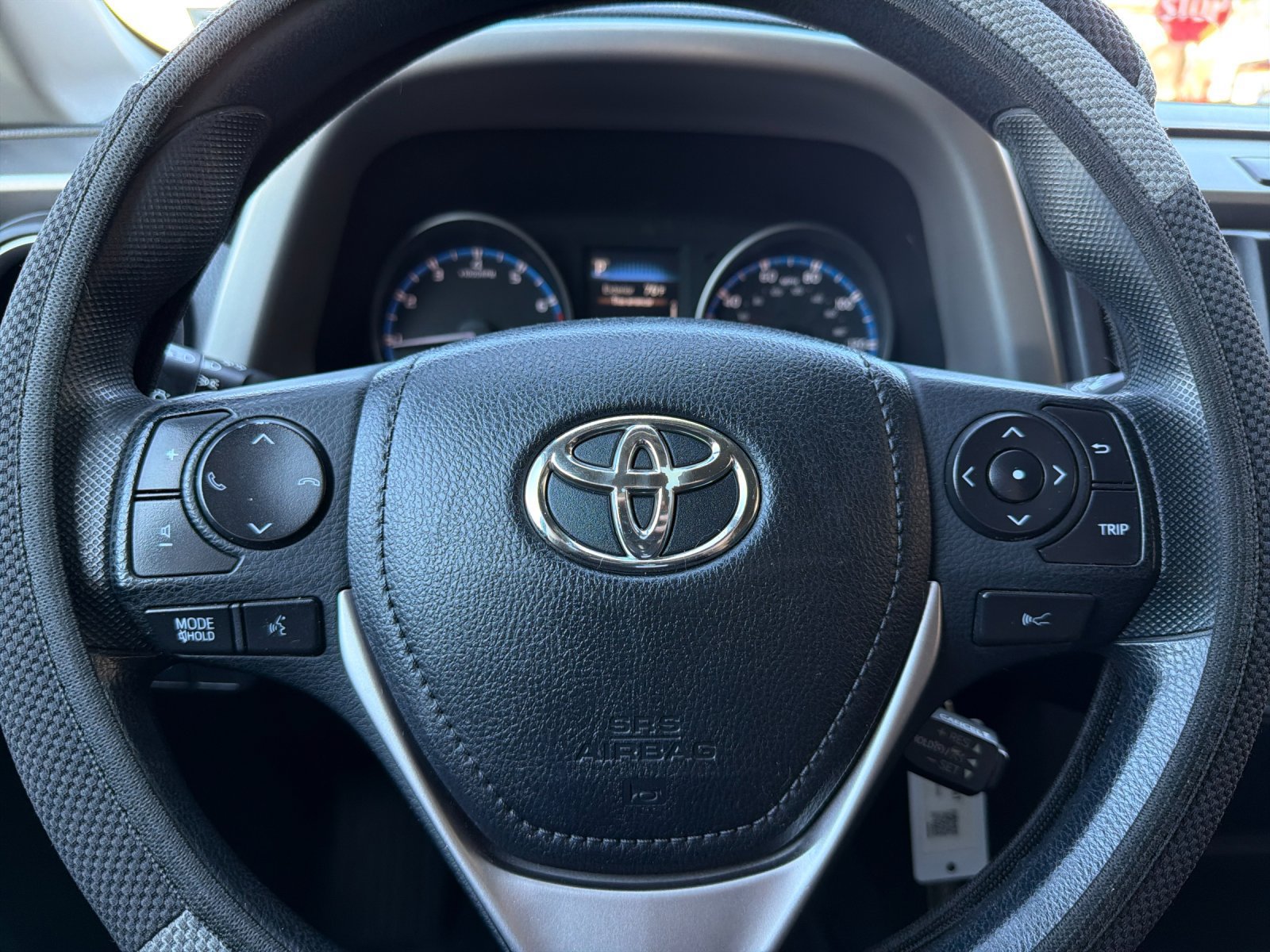 Used 2018 Toyota RAV4 LE w/ All Weather Liner Package FWD image 21