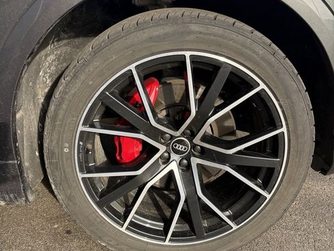 Used 2021 Audi Q8 Prestige w/ Prestige Package image 24