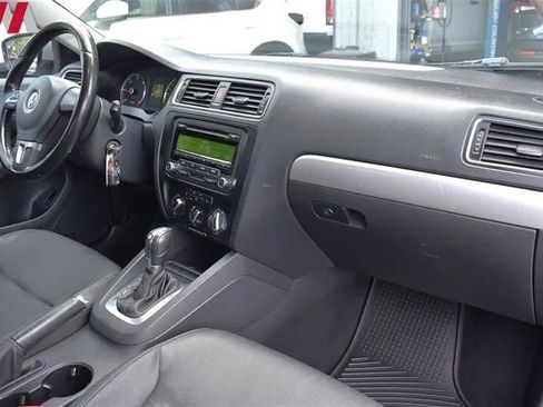 Used 2012 Volkswagen Jetta TDI w/ TDI Appearance Pkg FWD image 11