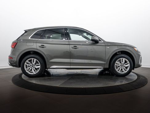 Certified 2023 Audi Q5 2.0T Premium w/ Convenience Package AWD/4WD image 3