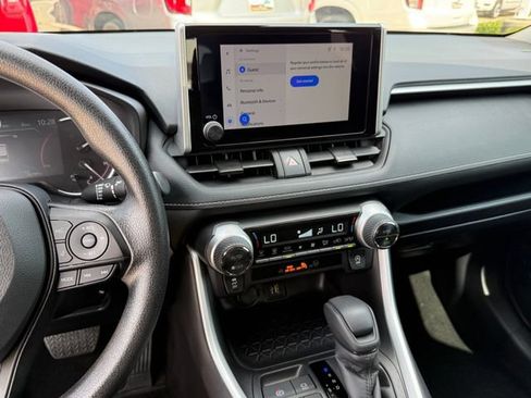 Used 2025 Toyota RAV4 XLE FWD image 17