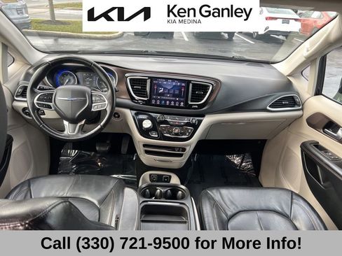 Used 2018 Chrysler Pacifica Touring-L w/ Premium Audio Group image 44