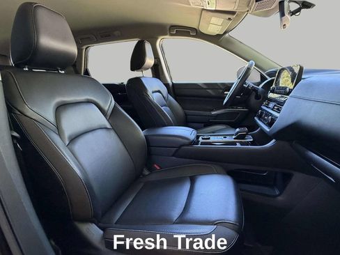 Used 2023 Nissan Pathfinder SL AWD/4WD image 12