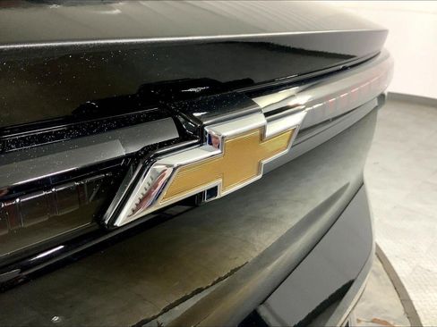 Used 2025 Chevrolet Equinox EV LT image 29