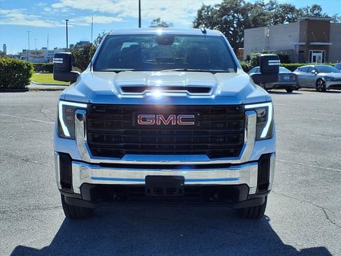 Used 2024 GMC Sierra 2500 Pro w/ Convenience Package image 2