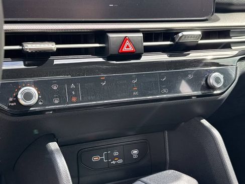 New 2026 Kia Sportage LX FWD image 19