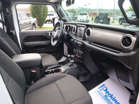 Used 2020 Jeep Wrangler Unlimited Sahara AWD/4WD image 32