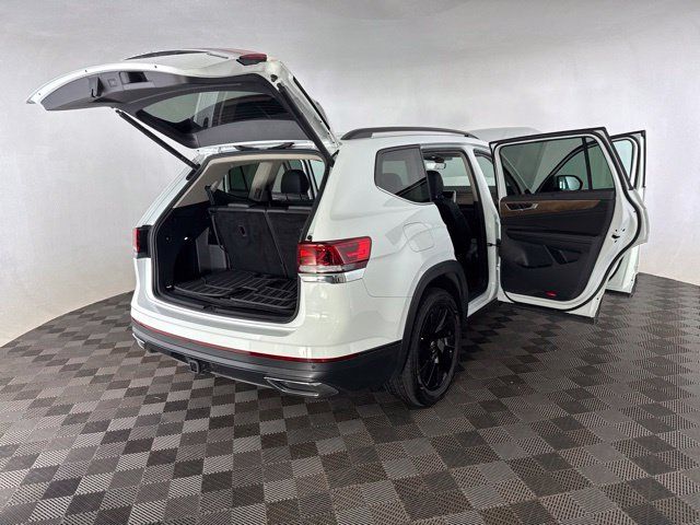 Used 2024 Volkswagen Atlas SE w/ Black Wheel Package AWD/4WD image 17
