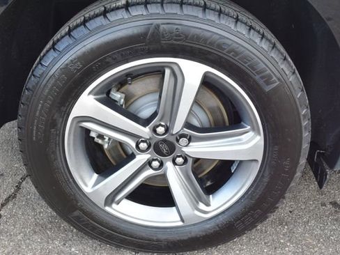 Used 2024 Ford Edge SEL w/ Convenience Package image 49