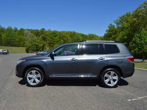 Used 2012 Toyota Highlander Limited w/ Tow Pkg AWD/4WD image 5