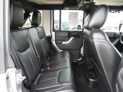 Used 2015 Jeep Wrangler Unlimited Sahara w/ Connectivity Group image 25