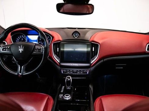 Used 2018 Maserati Ghibli S Q4 AWD/4WD image 18
