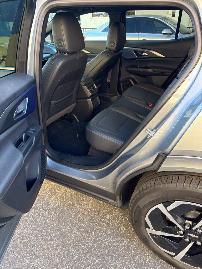 Used 2024 Chevrolet Equinox EV LT w/ LPO, Blackout Package FWD image 21