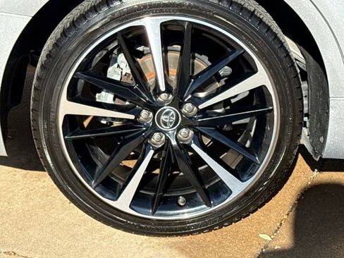 Used 2020 Toyota Camry XSE image 9