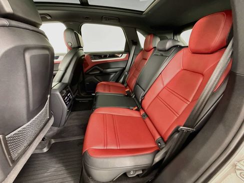 Certified 2024 Porsche Cayenne AWD/4WD image 23