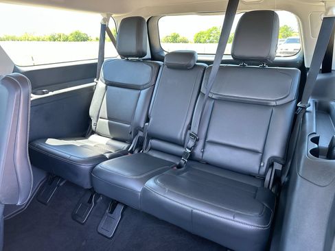 Used 2025 Ford Expedition Max Platinum AWD/4WD image 25