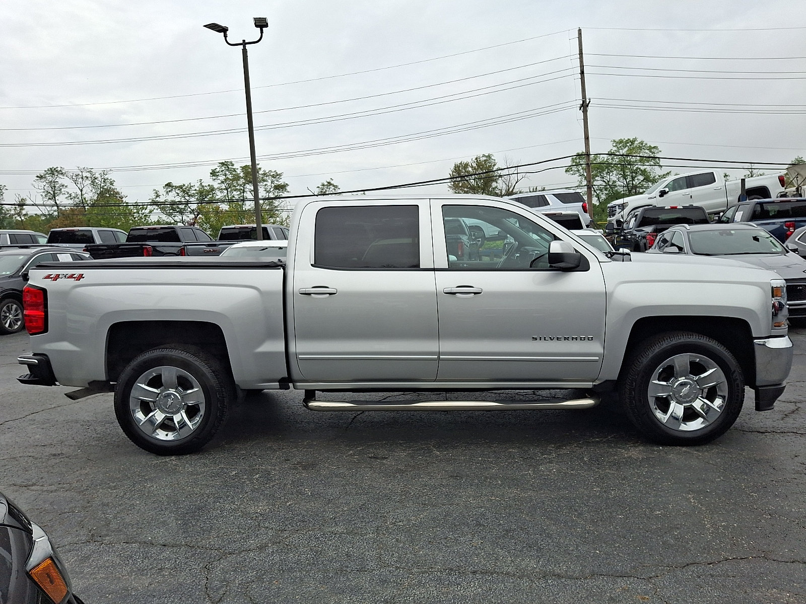 Used 2018 Chevrolet Silverado 1500 LT w/ LT Eassist Package AWD/4WD image 6
