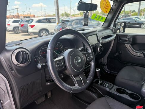 Used 2017 Jeep Wrangler Unlimited Sport w/ Connectivity Group AWD/4WD image 9