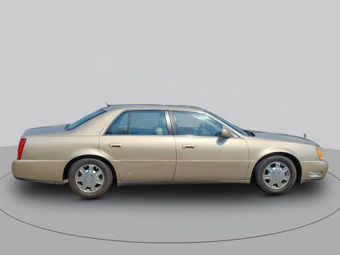 Used 2005 Cadillac De Ville w/ Deville Premium Package FWD image 2