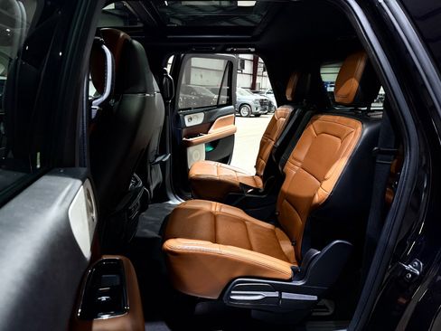 Used 2021 Lincoln Navigator L Reserve image 17